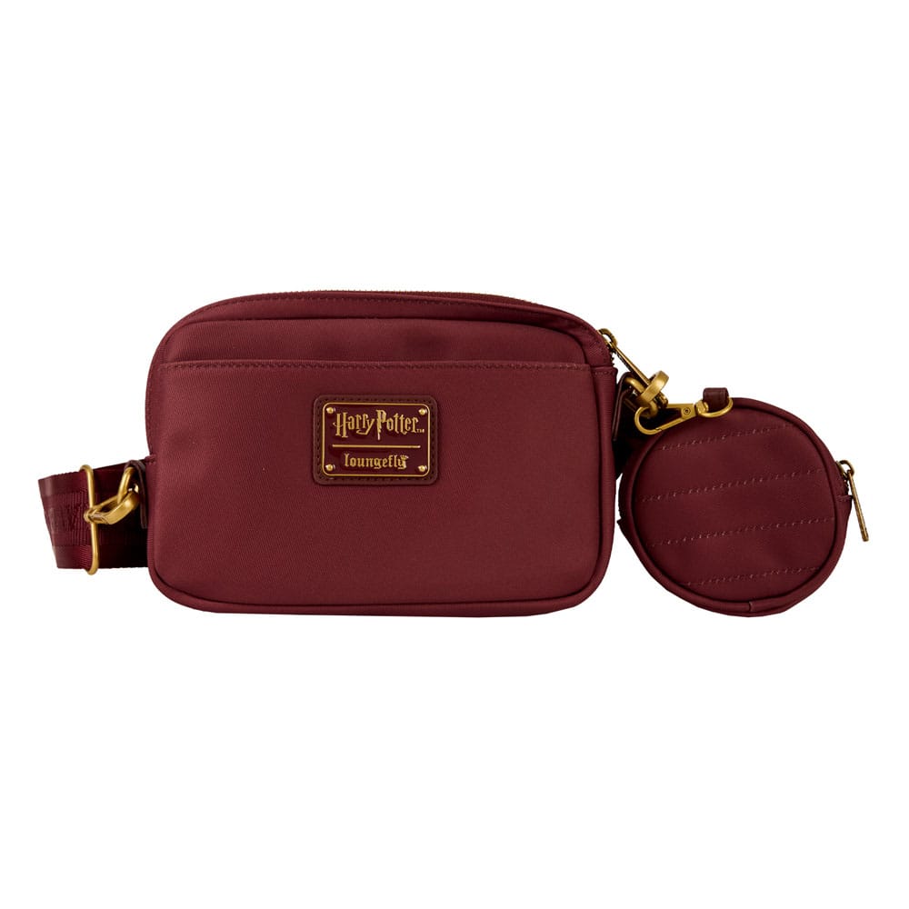 Sac Loungefly Harry Potter Griffindor porté en bandoulière, montrant sa taille et son style