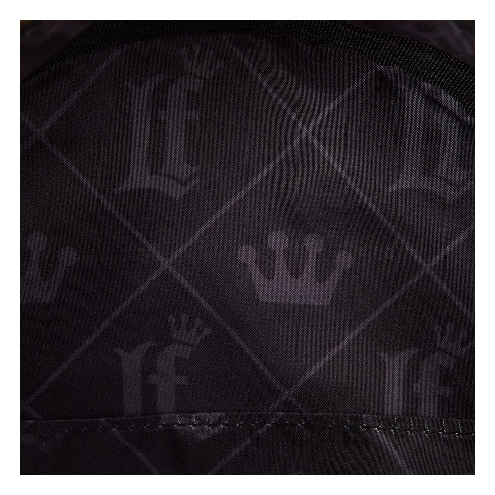 Gros plan sur les détails des motifs brodés et imprimés du sac à dos Loungefly Dia de los Muertos.