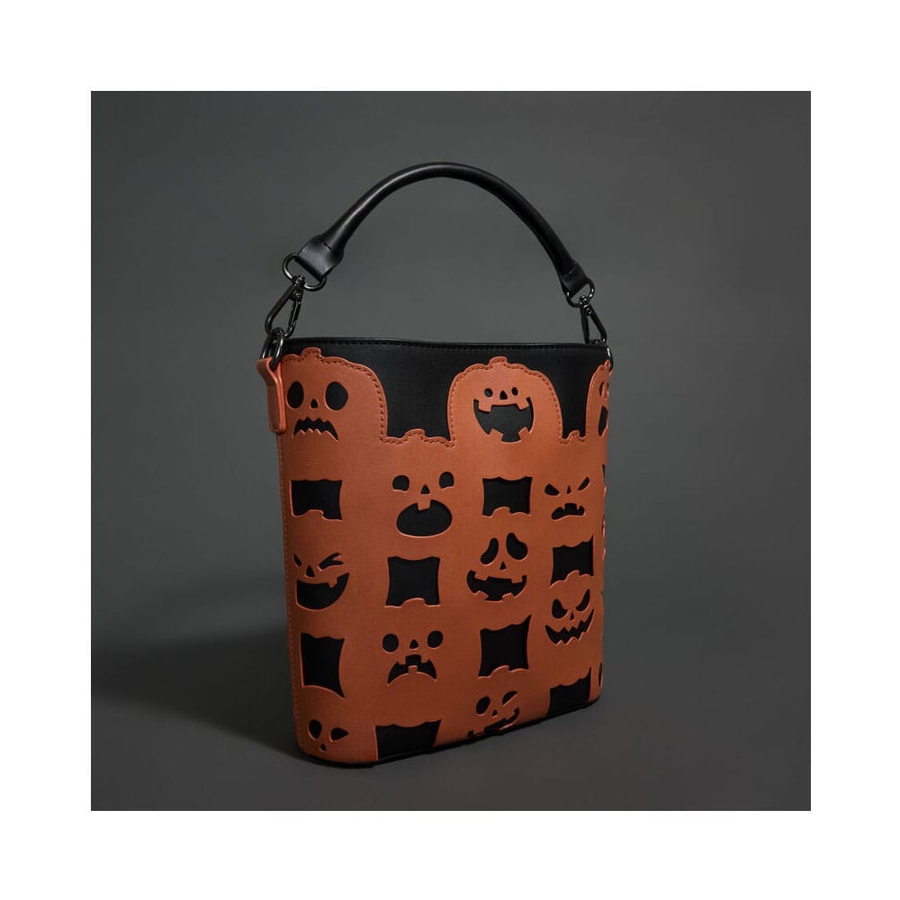 Sac Loungefly Figural Pumpkin porté sur l'épaule