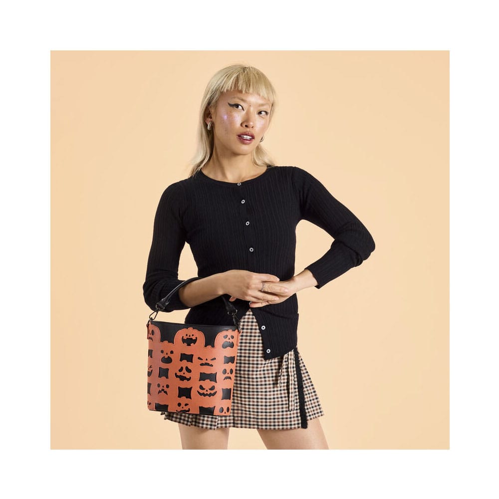 Logo Loungefly et détails de la fermeture du sac Figural Pumpkin