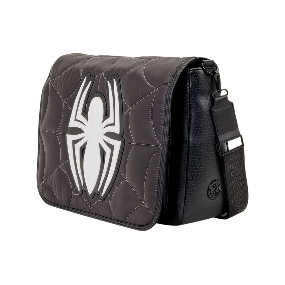Sac Messenger Marvel Loungefly porté à l'épaule par un fan