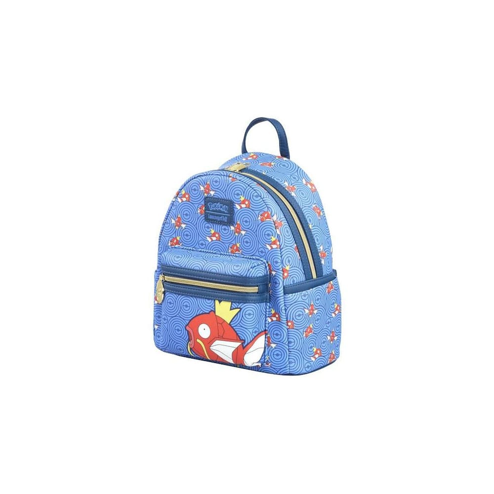 Détail du design Magikarp sur le mini sac à dos Loungefly en nylon