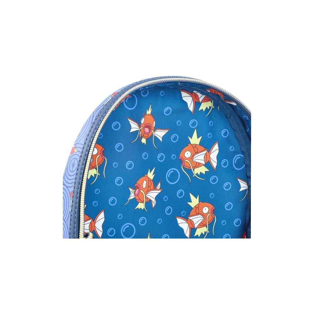 Sac à dos Loungefly Mini Magikarp Collection porté par une personne