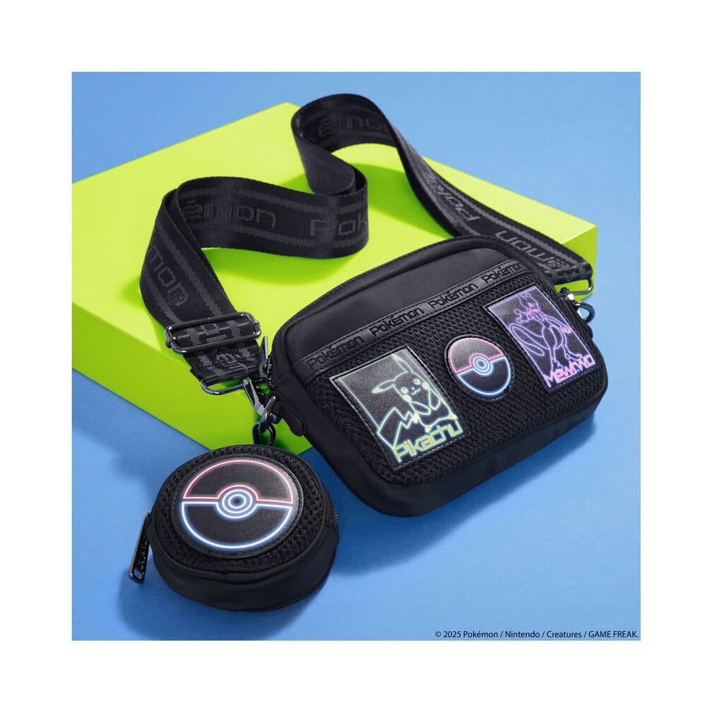 Intérieur du sac Sling Pokémon Loungefly, montrant l'espace de rangement et la doublure