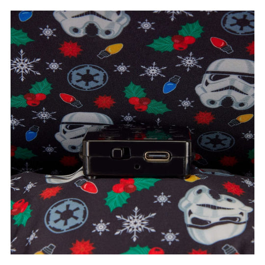 Détail du motif Stormtrooper festif sur le sac à dos Loungefly