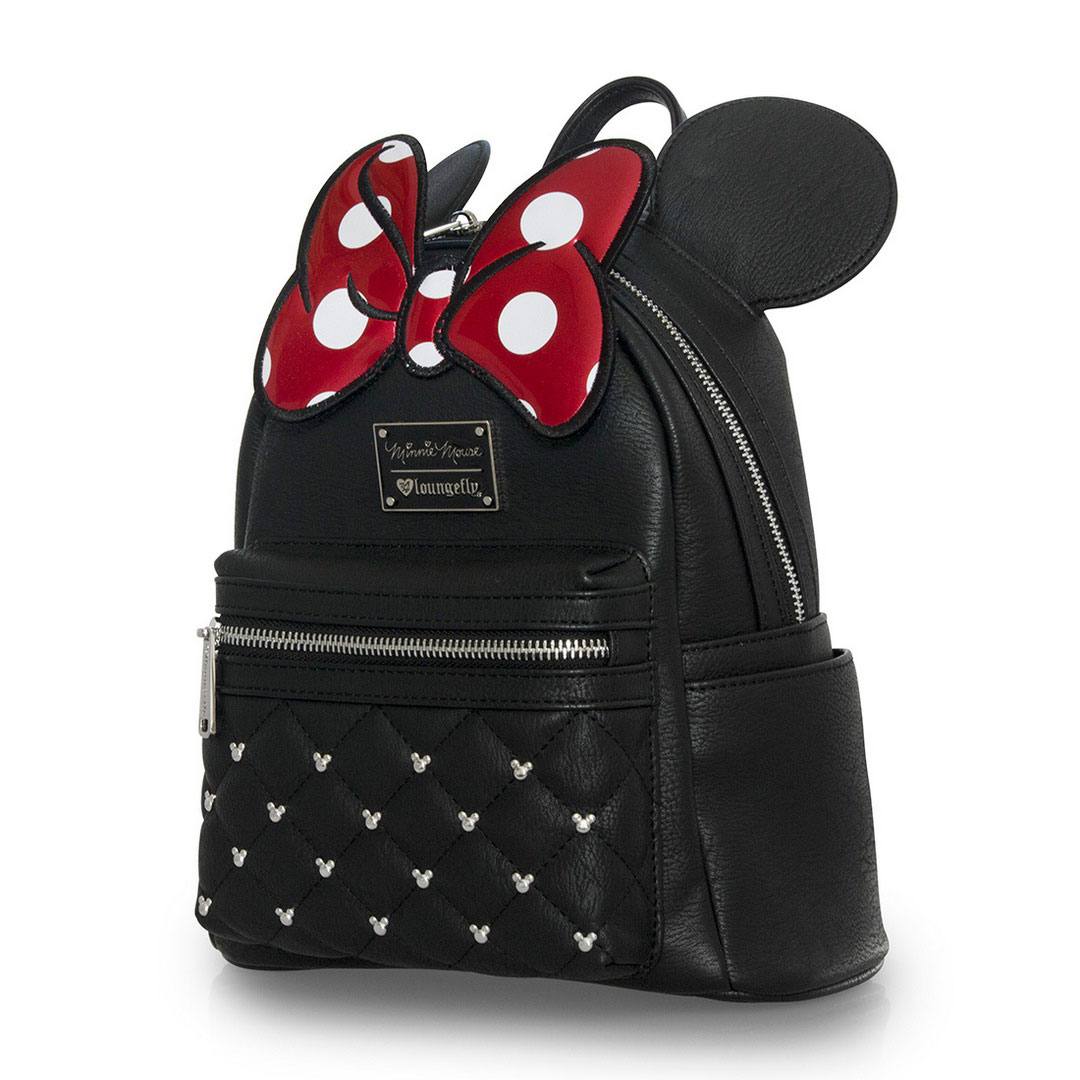 Vue détaillée du sac à dos Loungefly Minnie Bow Disney, mettant en avant la texture du cuir synthétique et les finitions