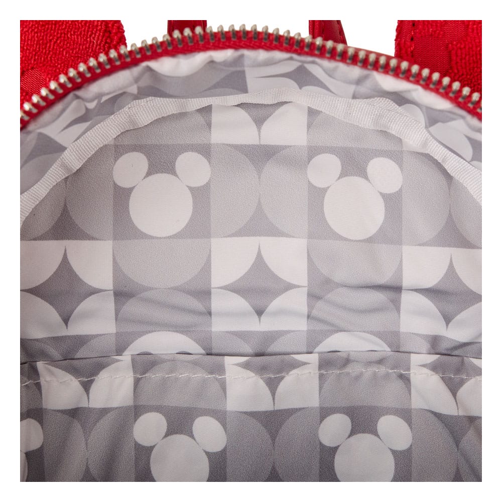 Sac à dos Loungefly Disney Mickey Ears Burnout porté, montrant sa taille compacte