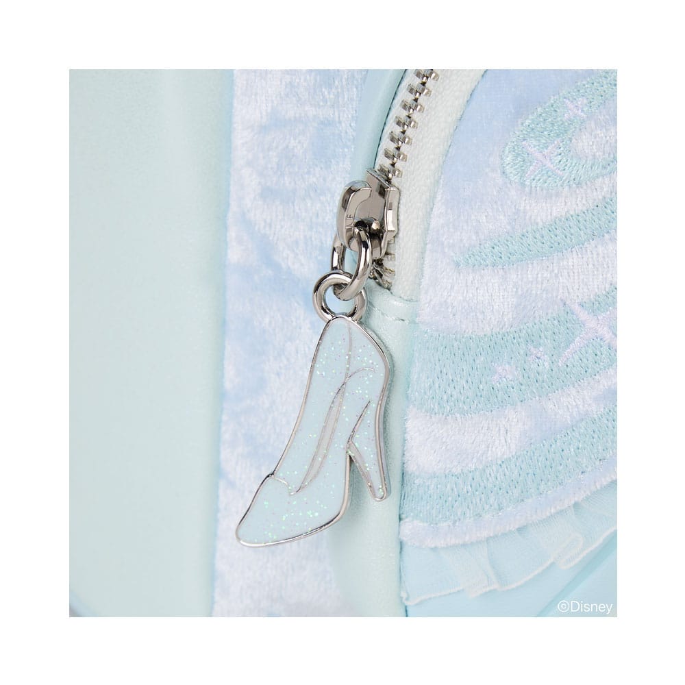 Détail du nœud et de la fermeture éclair du sac à dos Cendrillon Loungefly