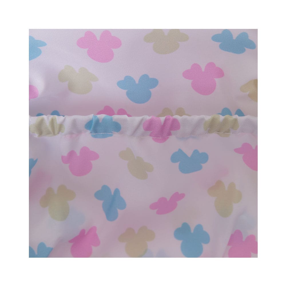 Gros plan sur la matière PU et la texture du sac Minnie Tie Dye