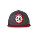 Détail du logo Platform 9 3/4 sur la casquette Harry Potter Snapback