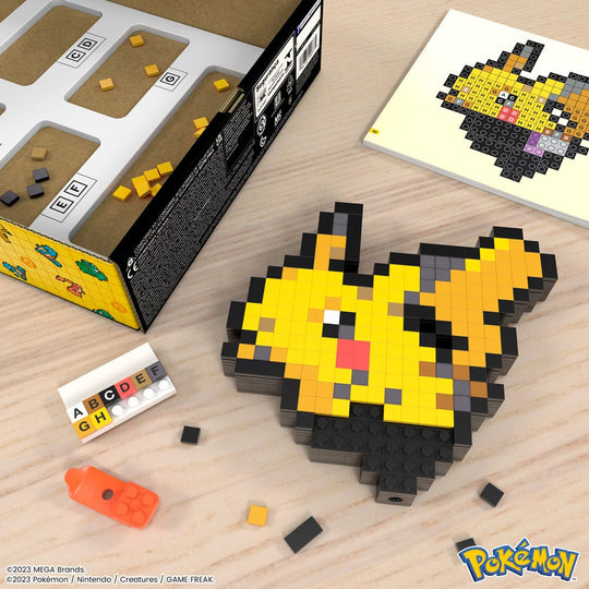 Détail du Pikachu Pixel Art MEGA, montrant la texture des briques