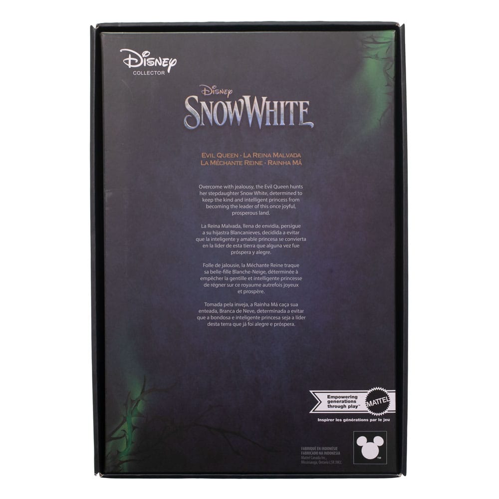 Gros plan sur la couronne et les accessoires de la poupée Méchante Reine