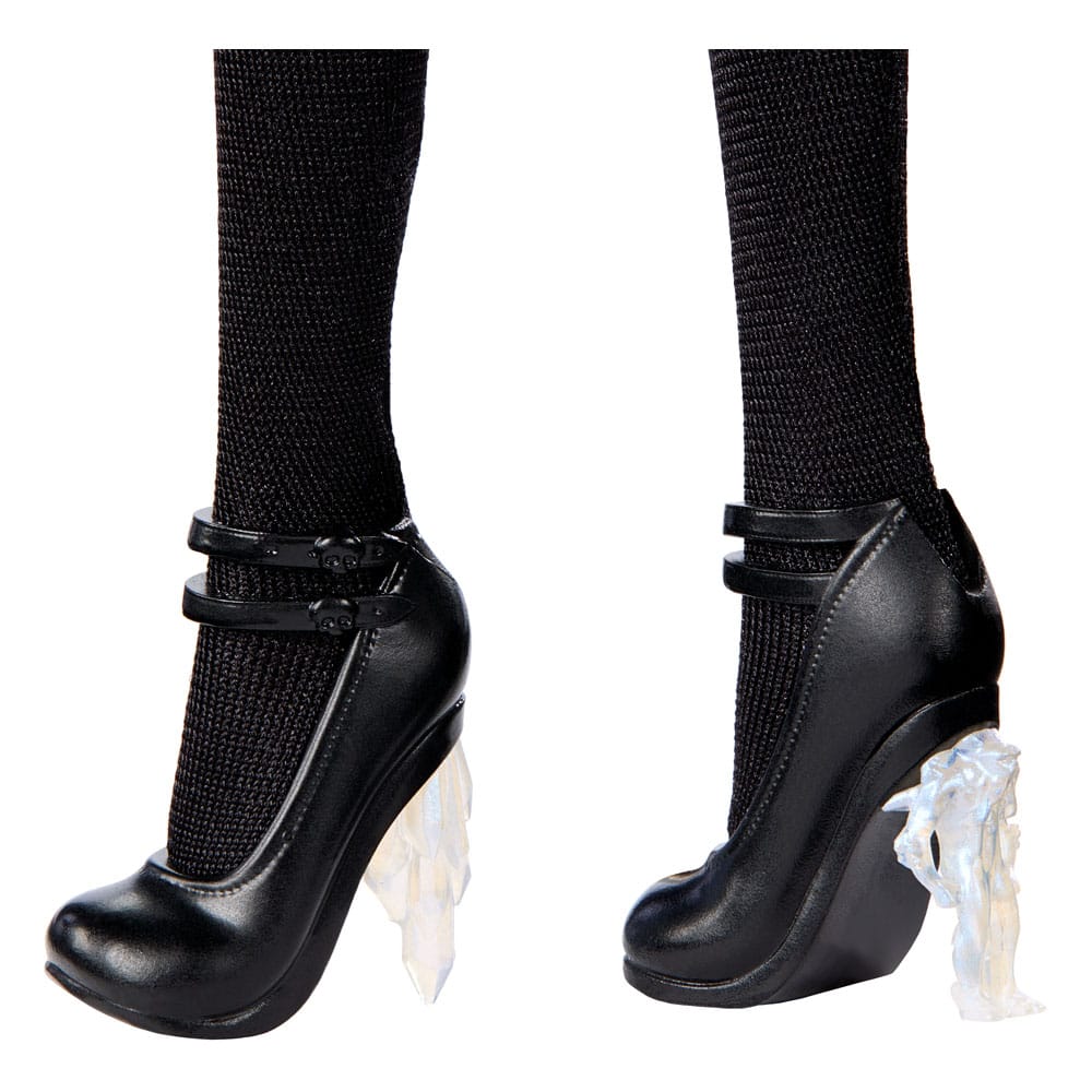 Poupée Mercredi Addams Rave'n Wednesday dans un décor inspiré de la série, prête à danser.