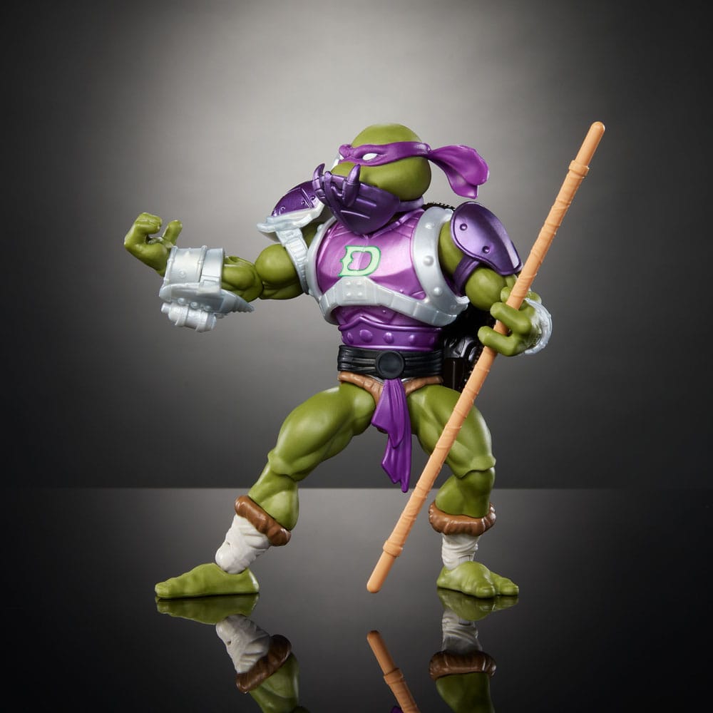 Donatello MOTU TMNT en action, montrant l'articulation et les détails