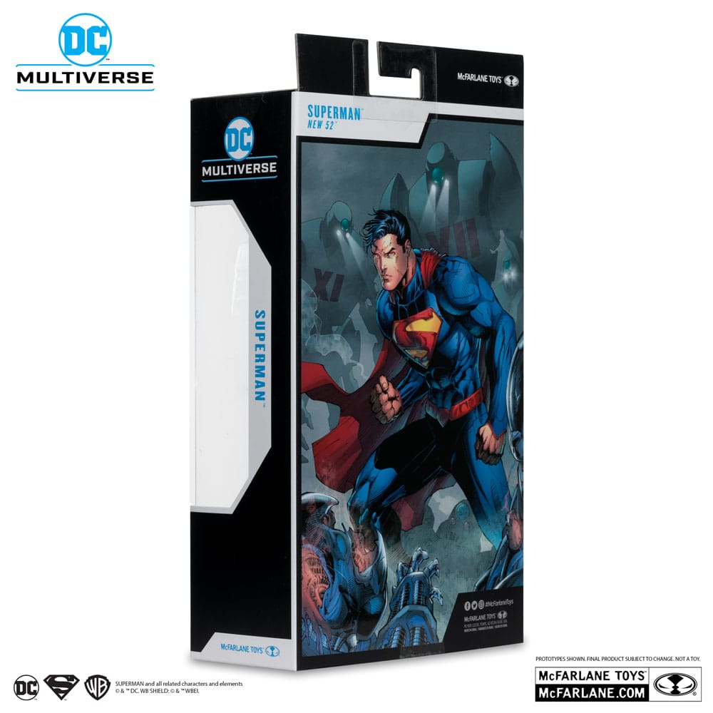 Détail du logo S sur la poitrine de la figurine Superman The New 52 Gold Label