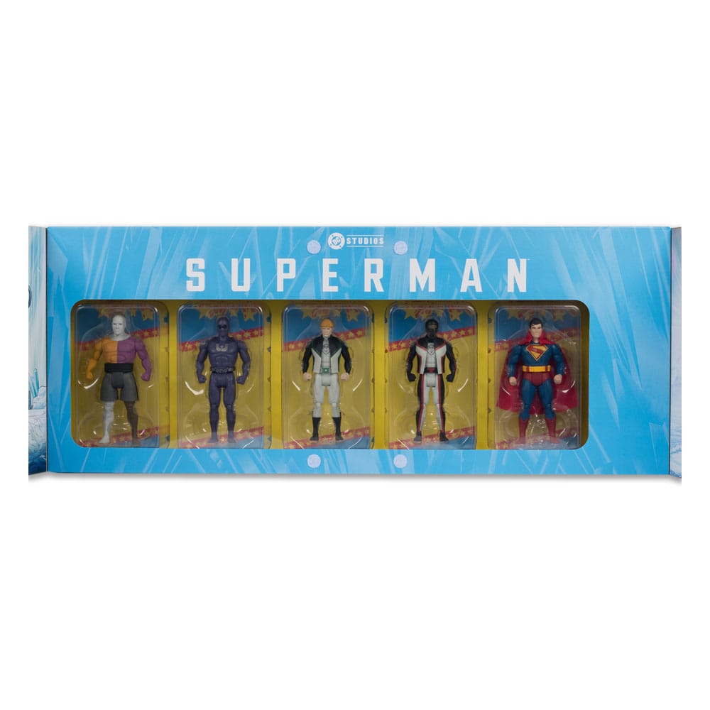 Vue rapprochée d'une figurine Superman avec accessoire