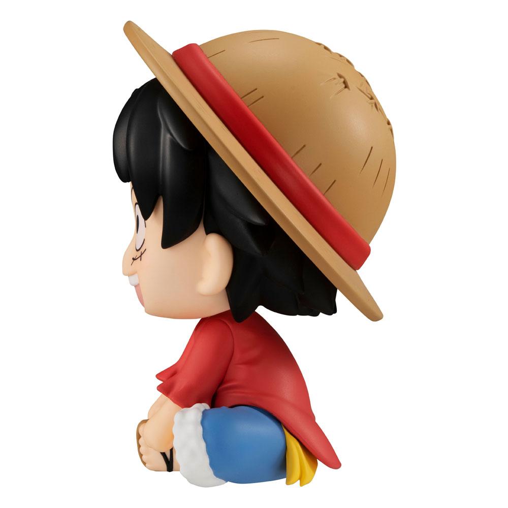 Statuette Luffy Look Up One Piece en situation sur un bureau