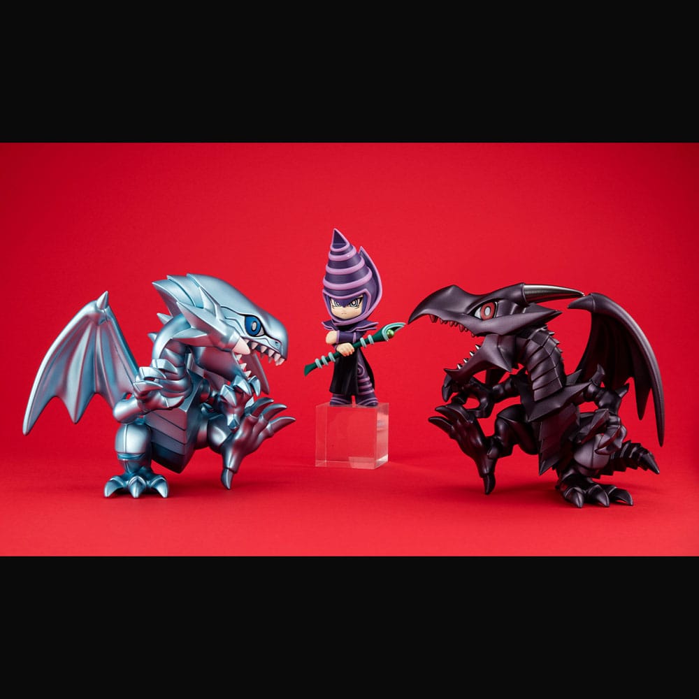 Vue de face de la figurine Yu-Gi-Oh! Red Eyes Black Dragon
