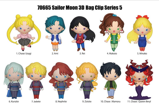 Gros plan sur un porte-clé Sailor Moon 3D en PVC