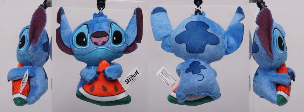 Ensemble de plusieurs porte-clés Stitch alignés, prêts à être exposés