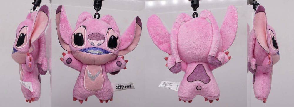 Porte-clés Stitch posé sur une surface, prêt à être ramassé