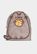 Mini sac à dos Pusheen Cookie Difuzed de face, montrant le design adorable du chat Pusheen mangeant un cookie.