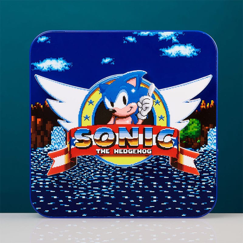 Détail de la lampe 3D Sonic The Hedgehog Numskull avec son câble USB