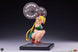 Statuette Cammy Powerlifting - Vue rapprochée des jambes et muscles