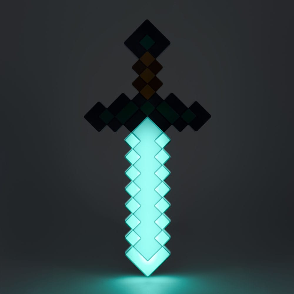 Lampe Épée Diamant Minecraft en gros plan, montrant l'effet lumineux