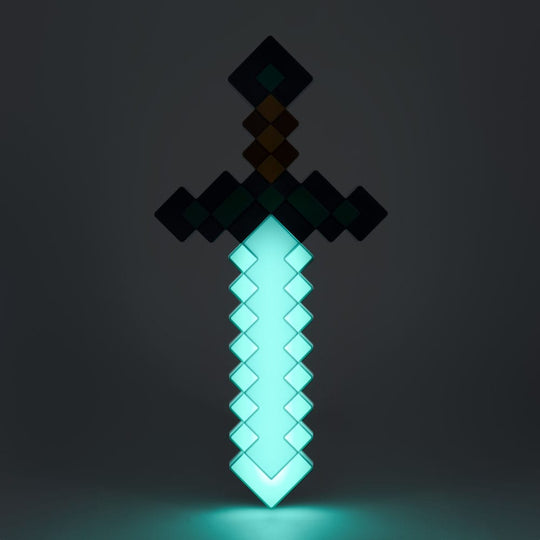 Lampe Épée Diamant Minecraft en gros plan, montrant l'effet lumineux