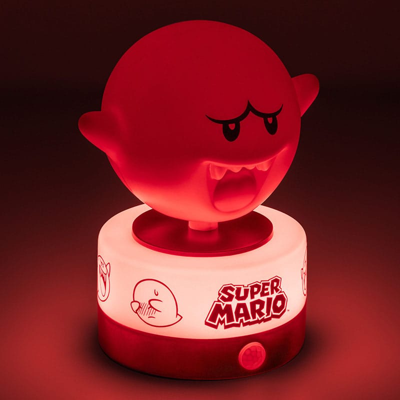 Une main activant la lampe Boo, illustrant sa fonction sonore.