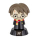 Veilleuse 3D Harry Potter Icon 10 cm allumée, émettant une lumière douce sur une table de chevet.