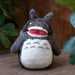 Peluche Totoro Roaring Big M 29cm, avec ses célèbres motifs sur le ventre