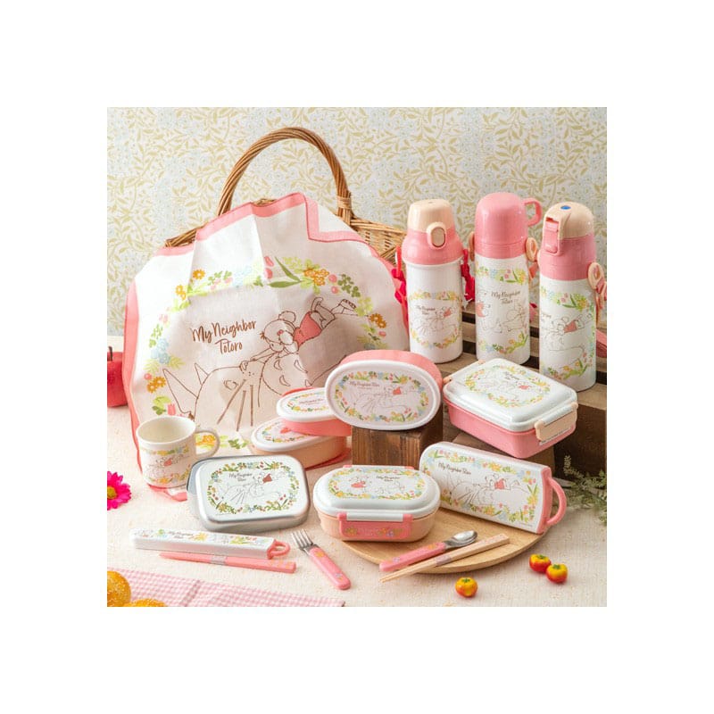 Détail de la qualité des matériaux : polypropylène et acier inoxydable des couverts Totoro