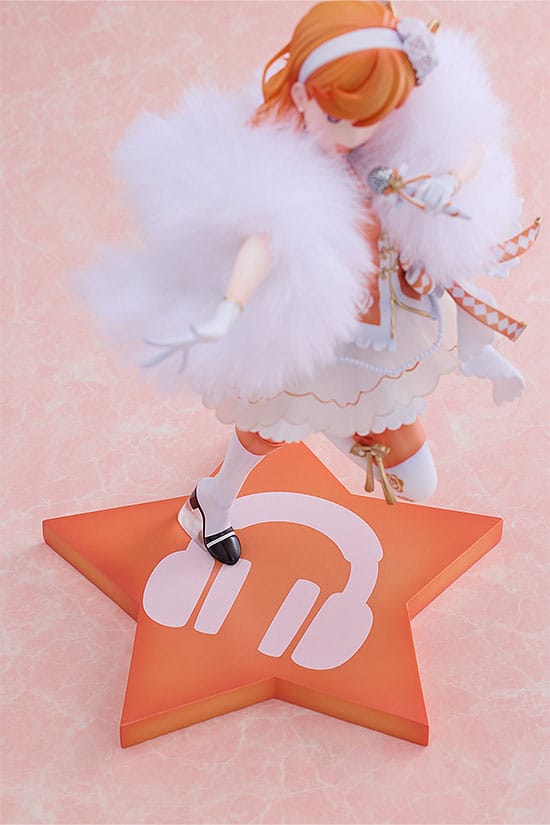 Détail du socle et des pieds de la statuette Kanon Shibuya 1/7