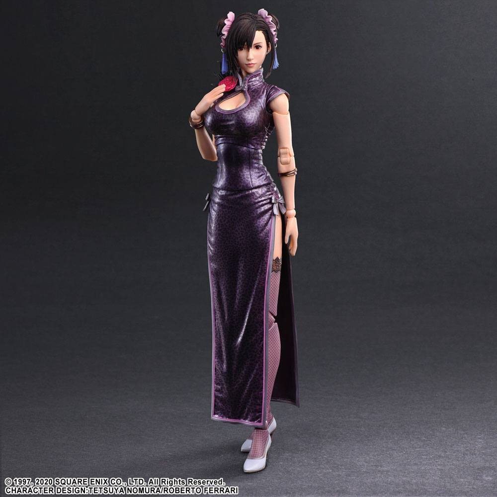 Tifa Lockhart Play Arts Kai Sporty Dress en pose dynamique