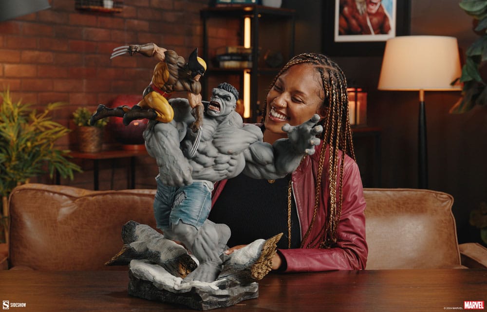 Statuette Grey Hulk vs Wolverine, vue rapprochée de l'action