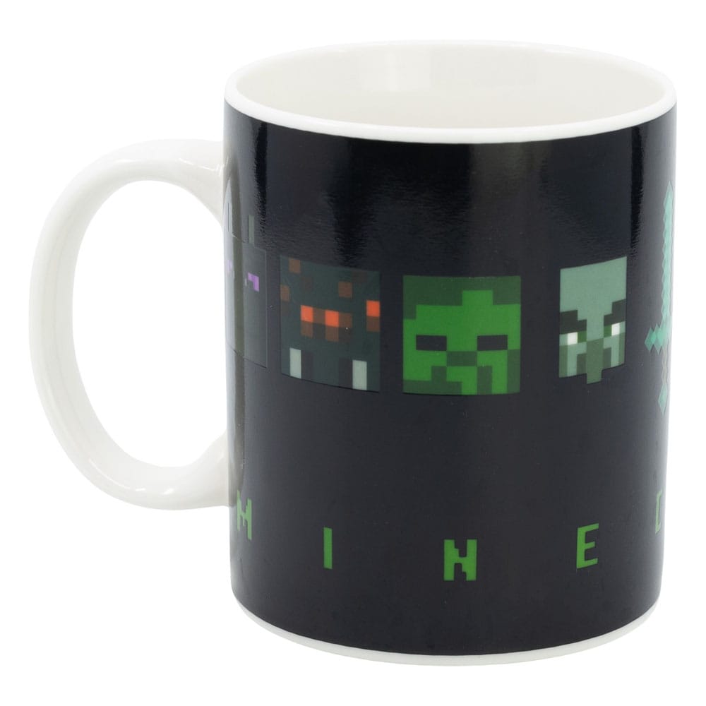 Mug Minecraft Stor avec le motif 'Squared Pattern' révélé par une boisson chaude.