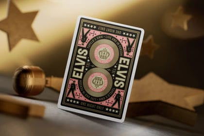 Gros plan sur une carte Roi Elvis Presley Theory11