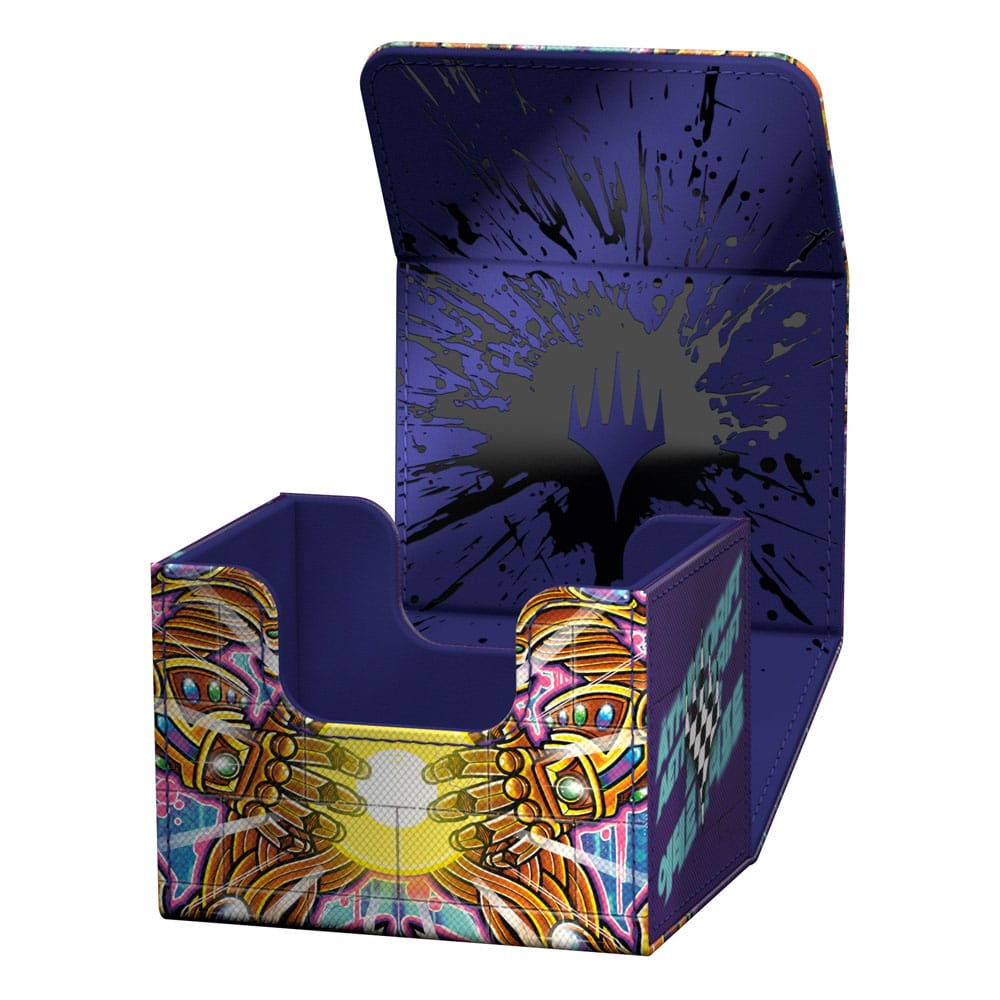 Couvercle à triple pli de la boîte Sidewinder 100+ ouvert, facilitant l'accès au deck MTG