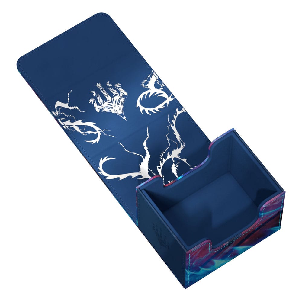 Boîte de deck Ultimate Guard Sidewinder 100+ Xenoskin posée sur une table de jeu, prête pour une partie de MTG