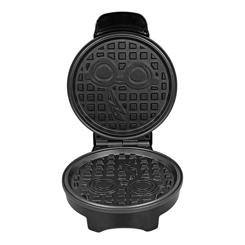 Vue rapprochée des plaques du gaufrier Harry Potter, motifs lunettes et éclair