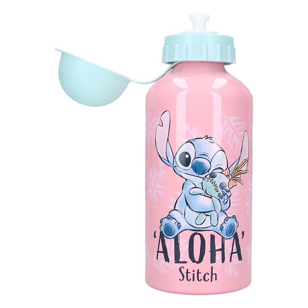 Enfant utilisant la bouteille Lilo & Stitch 500ml pour boire, illustrant l'usage quotidien.
