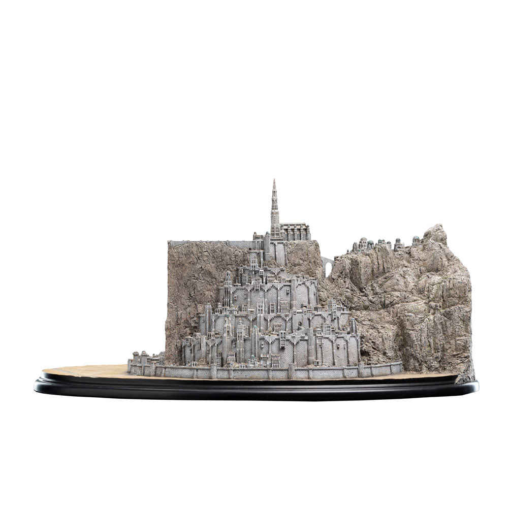 Statuette Minas Tirith Weta Workshop sous un angle différent, montrant la complexité