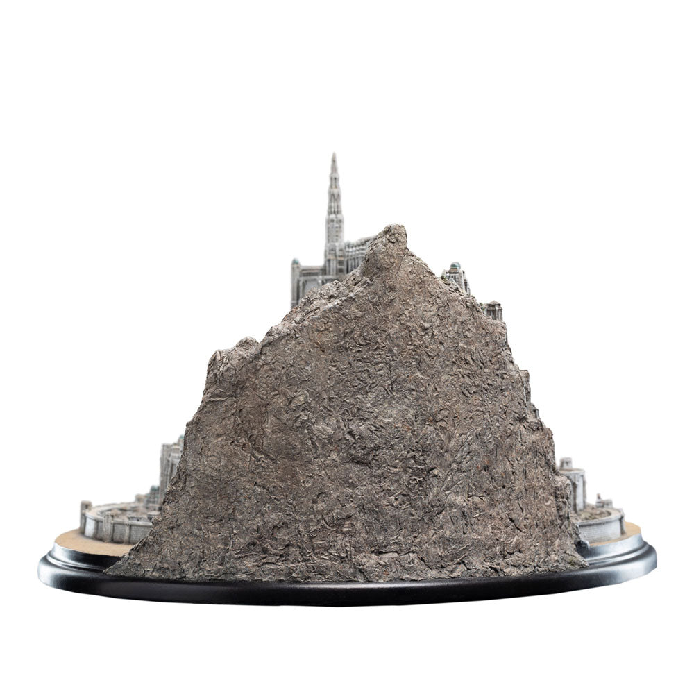 Vue rapprochée des remparts de la statuette Minas Tirith du Seigneur des Anneaux