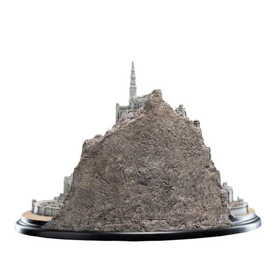 Vue rapprochée des remparts de la statuette Minas Tirith du Seigneur des Anneaux