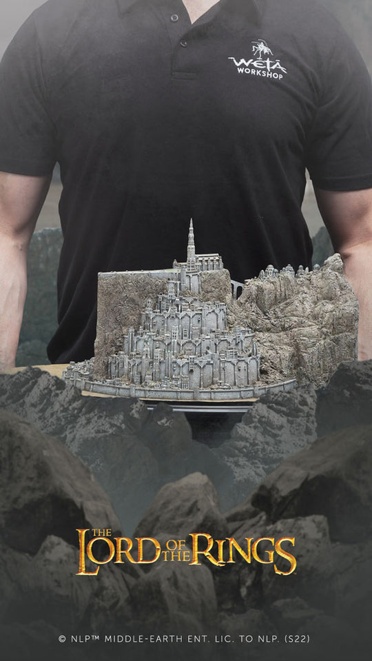 Présentation de la statuette Minas Tirith Weta Workshop dans un environnement de collection