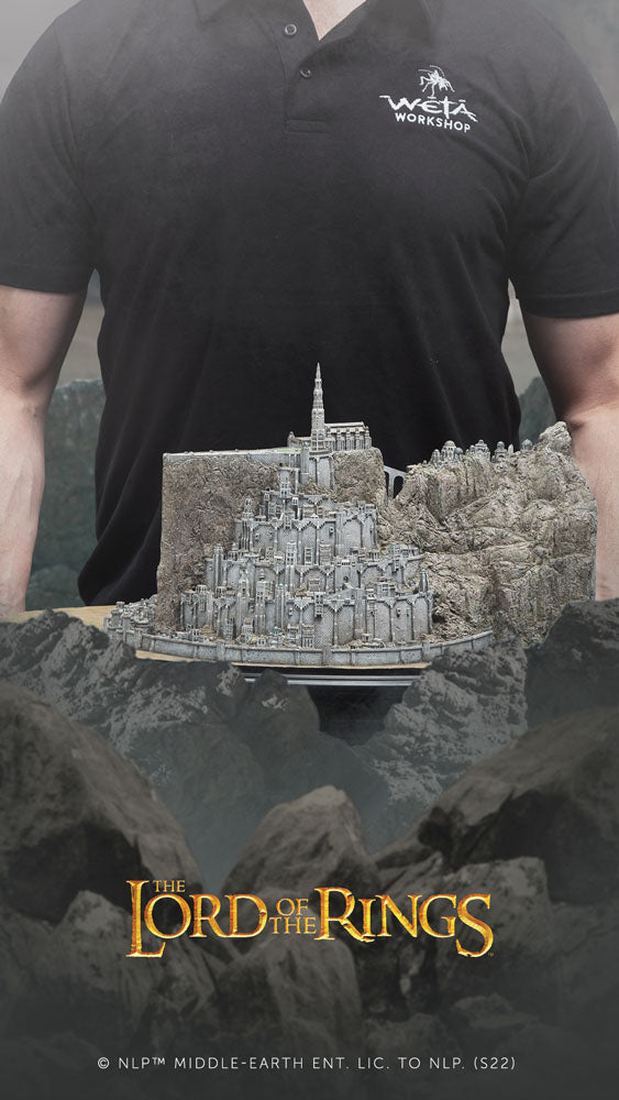 Présentation de la statuette Minas Tirith Weta Workshop dans un environnement de collection