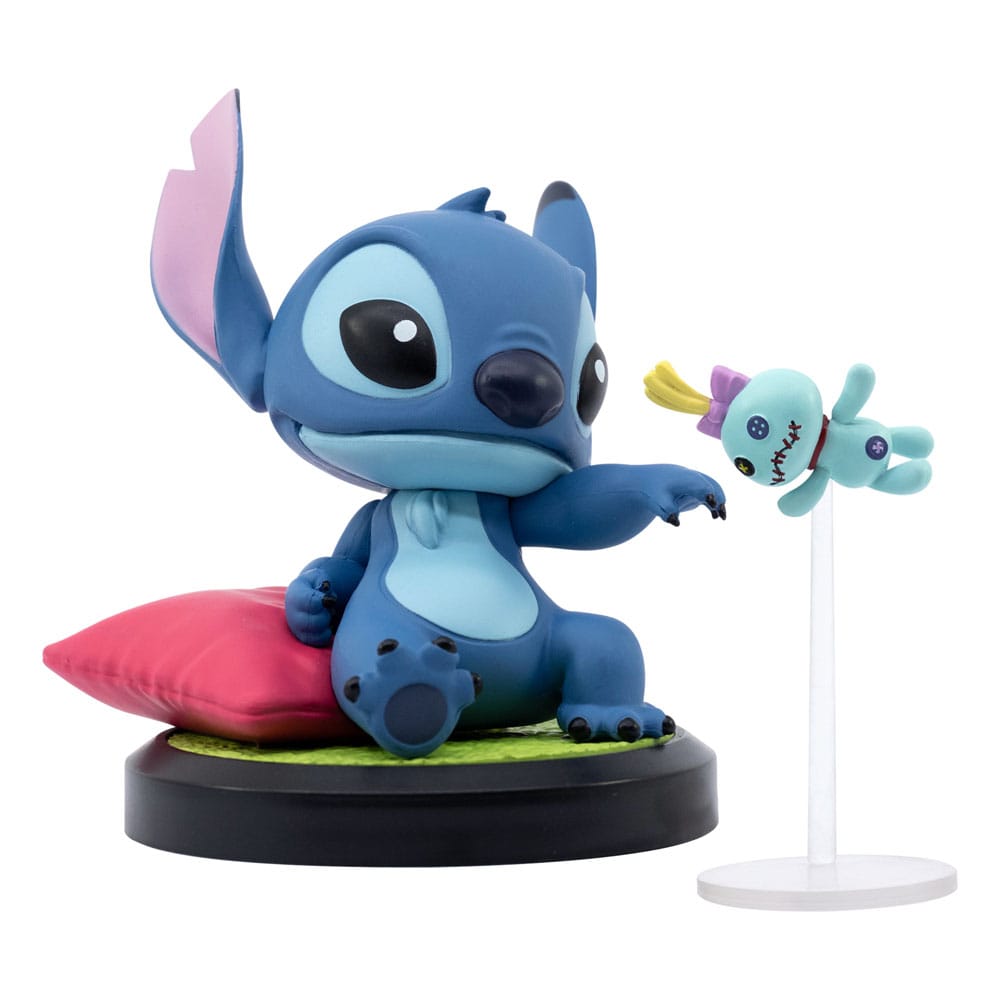 Toutes les 7 figurines uniques Lilo & Stitch de la série Art Gallery exposées