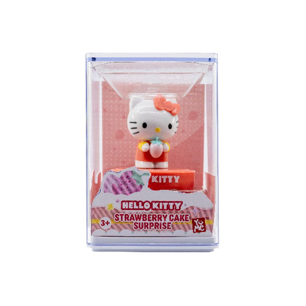Gros plan sur les mini figurines Hello Kitty, Kuromi et My Melody du présentoir Sanrio 50 ans